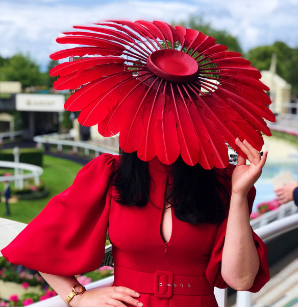 Yuan Li London YUANLILONDON DOVIMA red feathers wide brim hat 1950s style