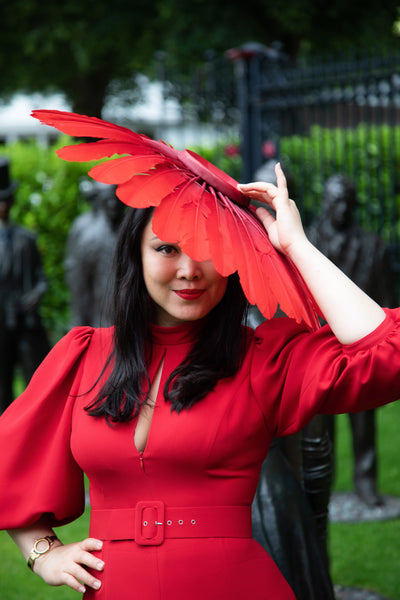 Yuan Li London YUANLILONDON DOVIMA red feathers wide brim hat 1950s style